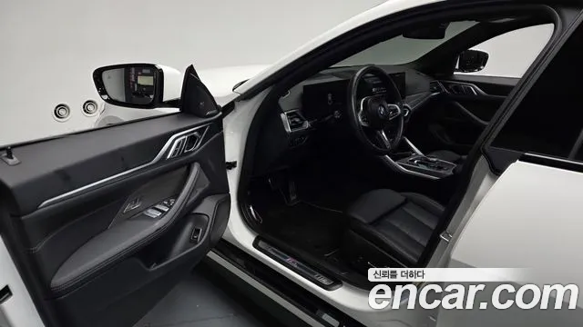BMW i4 — Фото автомобиля 10