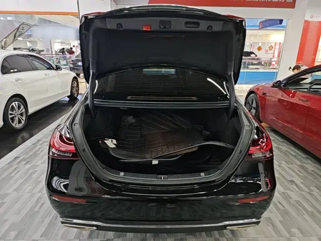 Mercedes-Benz E-Class — Фото автомобиля 18