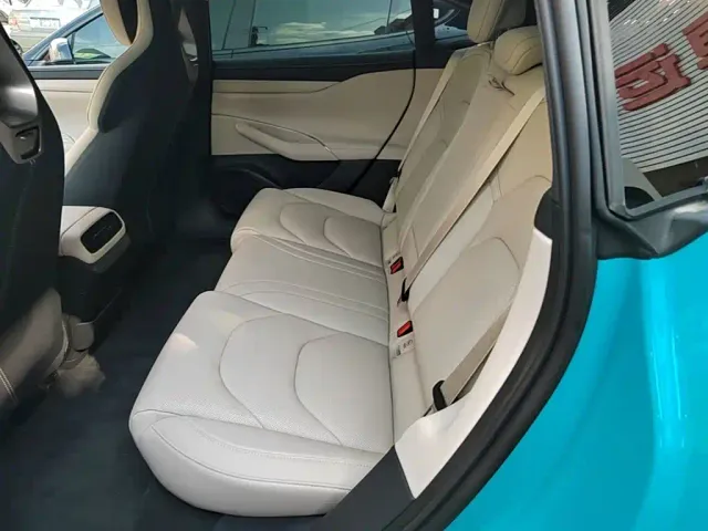 Xiaomi SU7 — Фото автомобиля 16