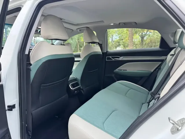Geely Emgrand L — Фото автомобиля 6