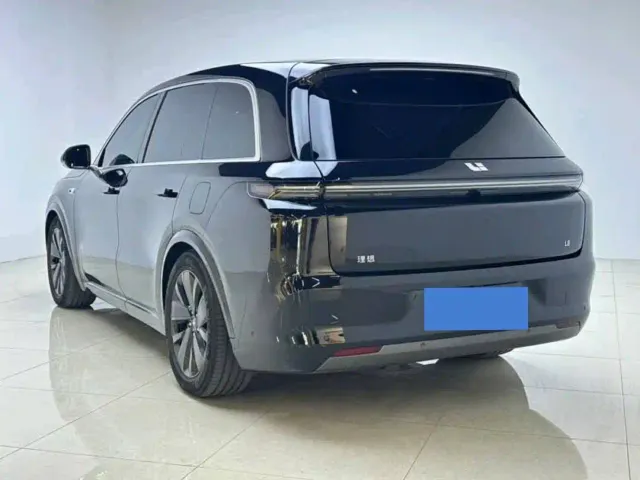 Li Auto L8 — Фото автомобиля 11