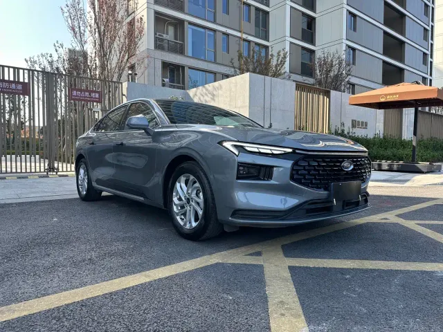 Ford Mondeo — Фото автомобиля 3