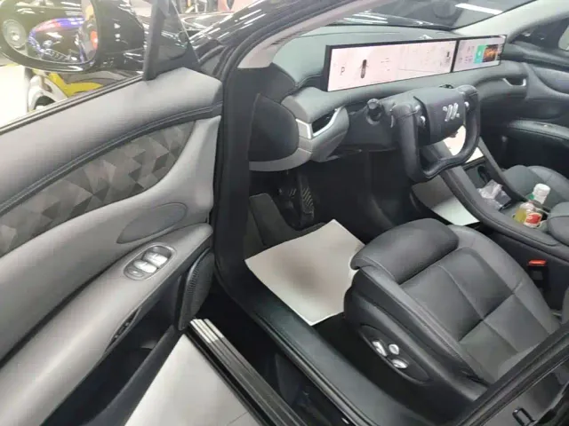 IM Motors LS6 — Фото автомобиля 15