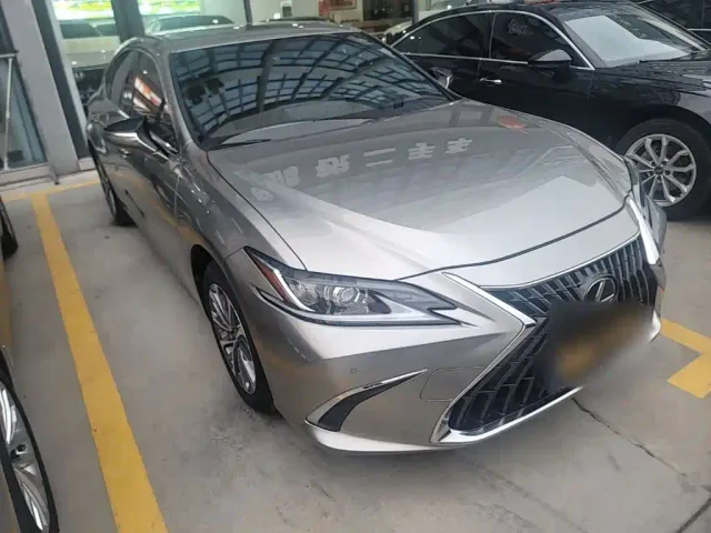Lexus ES — Фото автомобиля 3