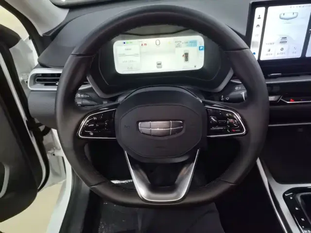 Geely Emgrand — Фото автомобиля 10