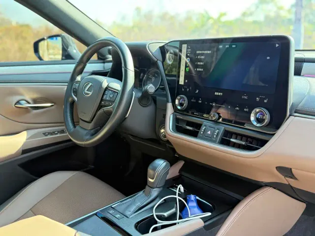 Lexus ES — Фото автомобиля 10