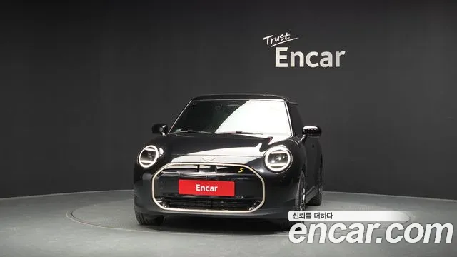 MINI Cooper Generation 4 — Фото автомобиля 3