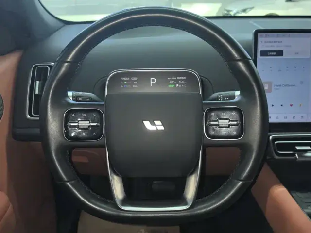 Li Auto L7 — Фото автомобиля 15