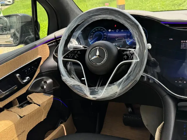 Mercedes-Benz EQS SUV — Фото автомобиля 18