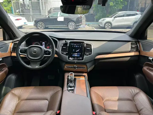 Volvo XC90 — Фото автомобиля 7