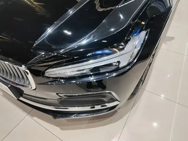 Volvo S90 — Фото автомобиля 23