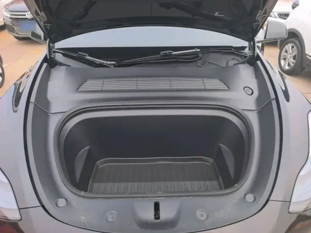 Tesla Model Y — Фото автомобиля 19