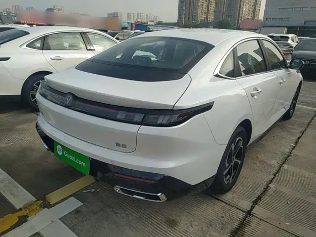 Changan Eado — Фото автомобиля 6