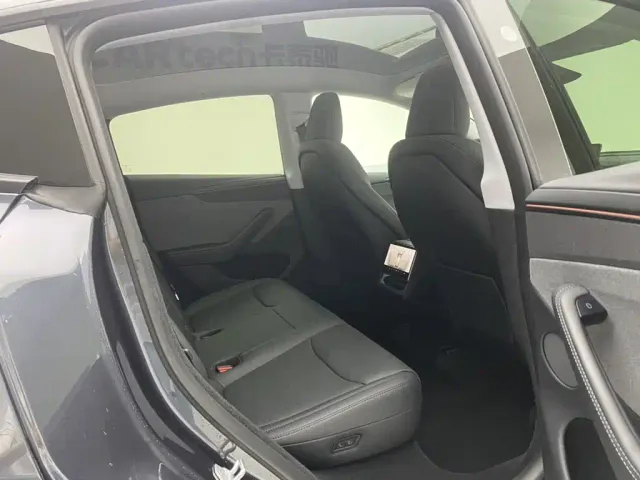 Tesla Model Y — Фото автомобиля 22