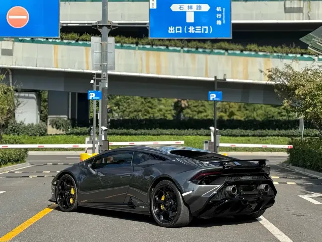 Lamborghini Huracan — Фото автомобиля 9