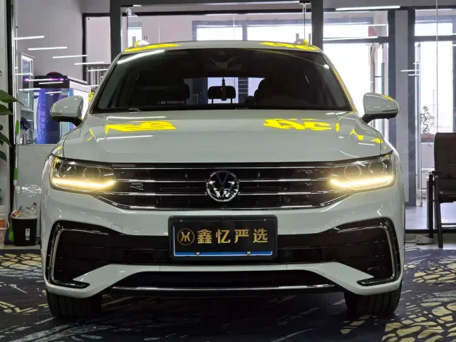 Volkswagen Tiguan L — Фото автомобиля 2