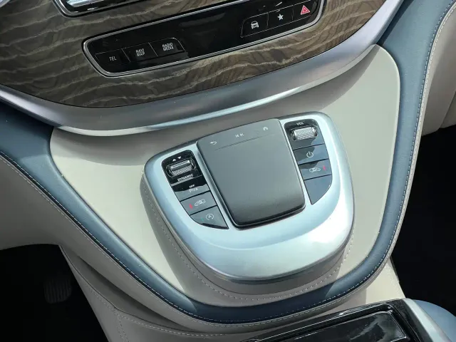 Mercedes-Benz V-Class — Фото автомобиля 18