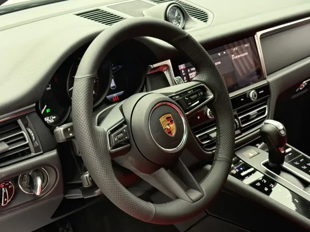 Porsche Macan — Фото автомобиля 16