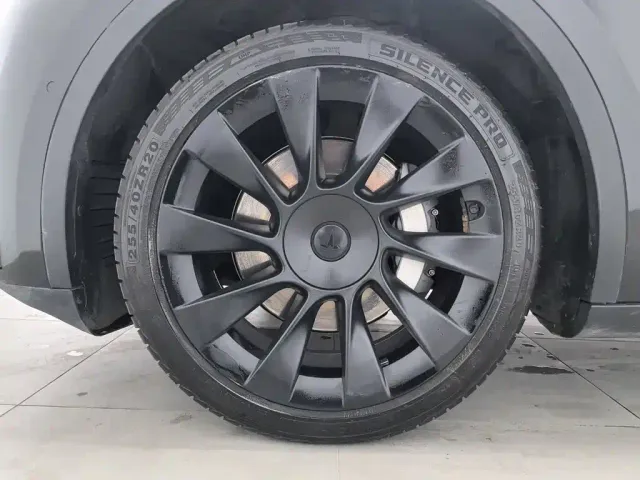 Tesla Model Y — Фото автомобиля 17