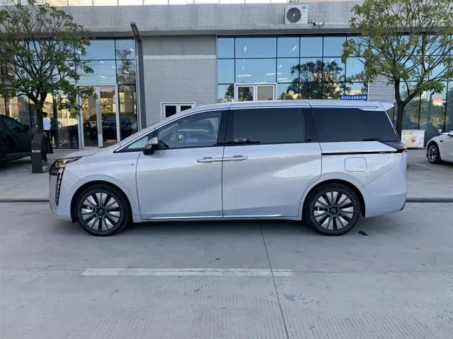 GAC Trumpchi E8 — Фото автомобиля 3