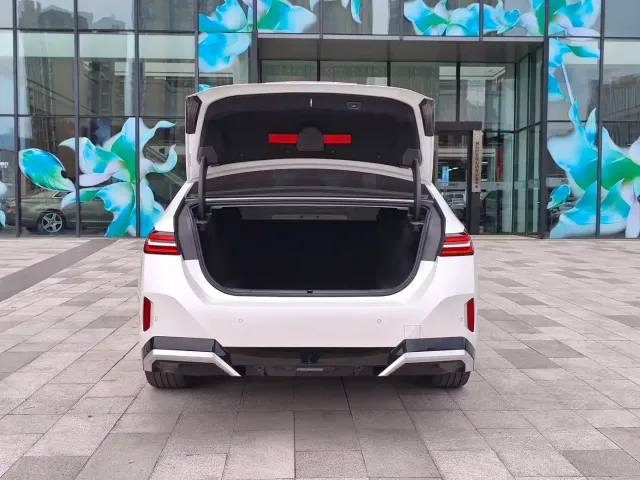 BMW 5 Series — Фото автомобиля 18