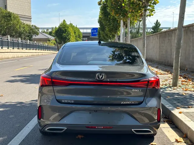 Changan Eado — Фото автомобиля 4