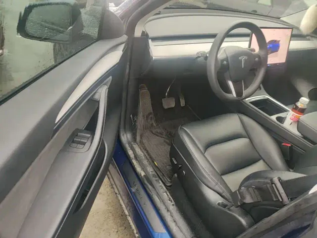 Tesla Model Y — Фото автомобиля 15