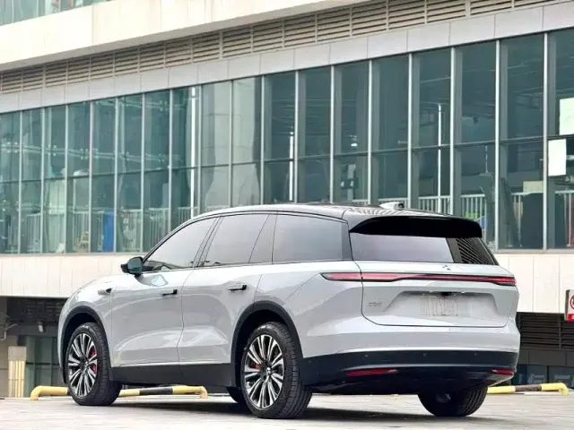 Nio ES8 — Фото автомобиля 9