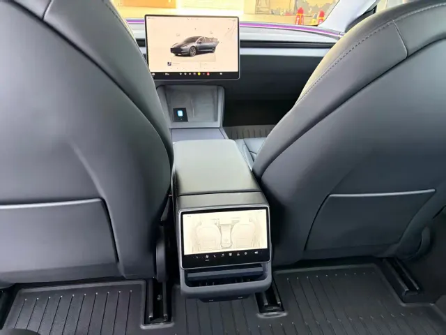 Tesla Model 3 — Фото автомобиля 15
