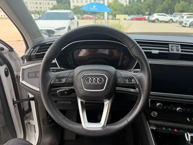 Audi Q3 — Фото автомобиля 11