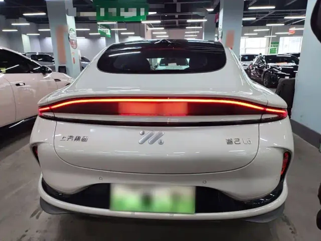 IM Motors L6 — Фото автомобиля 5