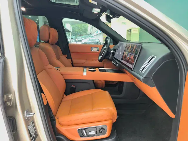 Li Auto L8 — Фото автомобиля 14