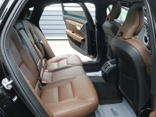 Volvo S90 — Фото автомобиля 23