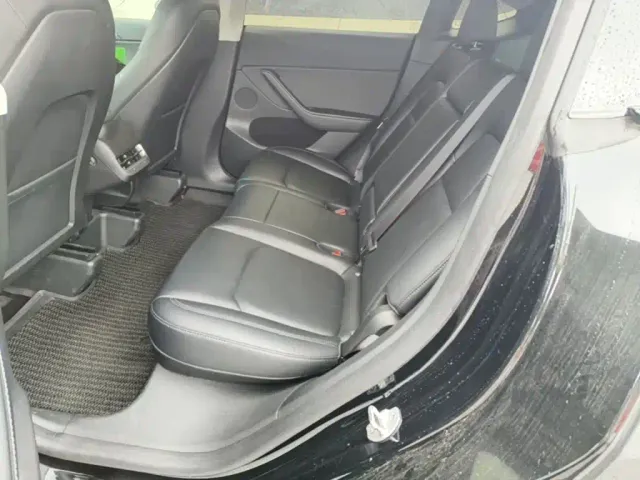 Tesla Model Y — Фото автомобиля 16