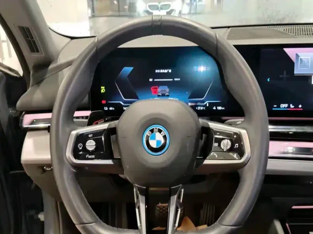 BMW i5 — Фото автомобиля 9