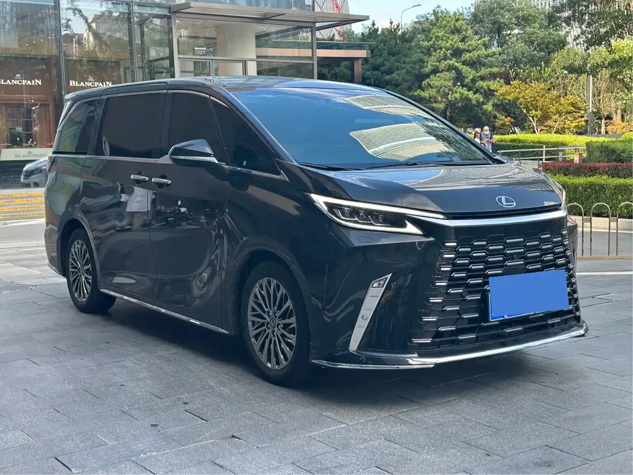 Lexus Lexus LM 2025 Model 500h Six-Seater Prestige Edition — Фото автомобиля 3