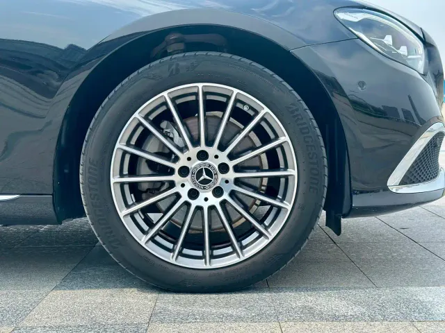 Mercedes-Benz E-Class — Фото автомобиля 10