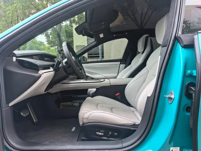 Xiaomi SU7 — Фото автомобиля 6