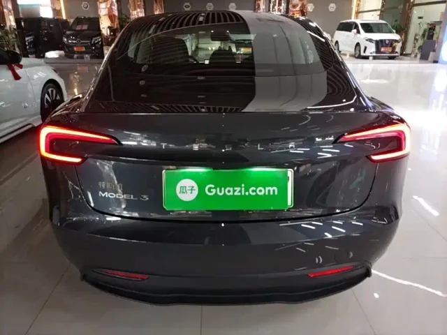 Tesla Model 3 — Фото автомобиля 5