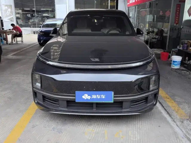 Li Auto L8 — Фото автомобиля 2