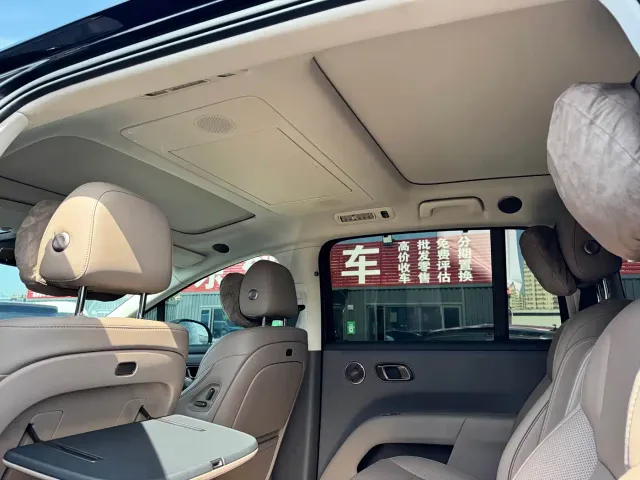 Li Auto i8 — Фото автомобиля 13