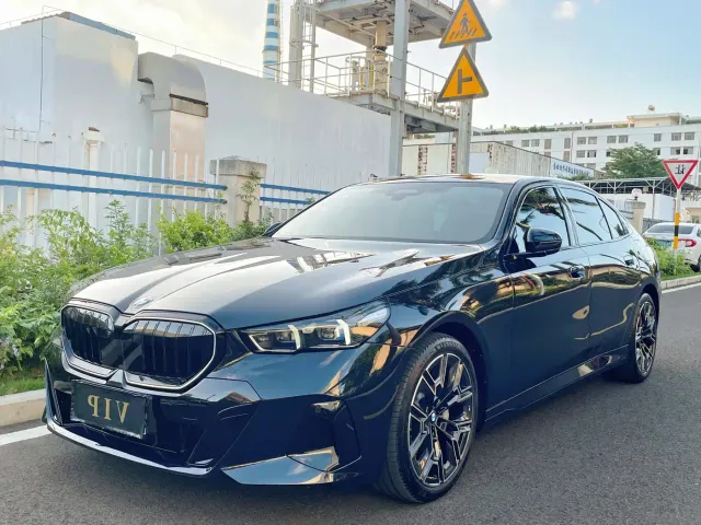 Фотография автомобиля — BMW 5 Series