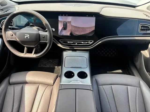 Roewe Rising Auto F7 — Фото автомобиля 11