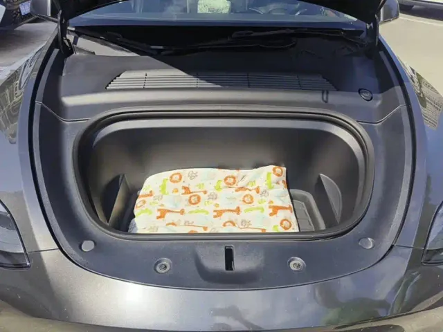 Tesla Model Y 2022 Rear-Wheel Drive Version — Фото автомобиля 9