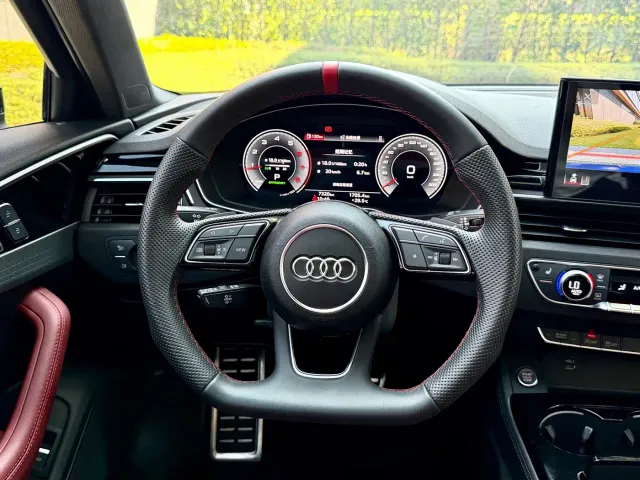 Audi A4L — Фото автомобиля 14