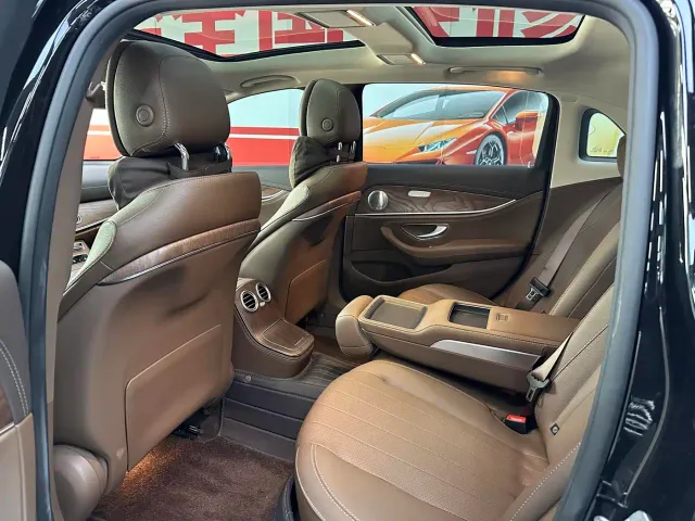 Mercedes-Benz E-Class — Фото автомобиля 8