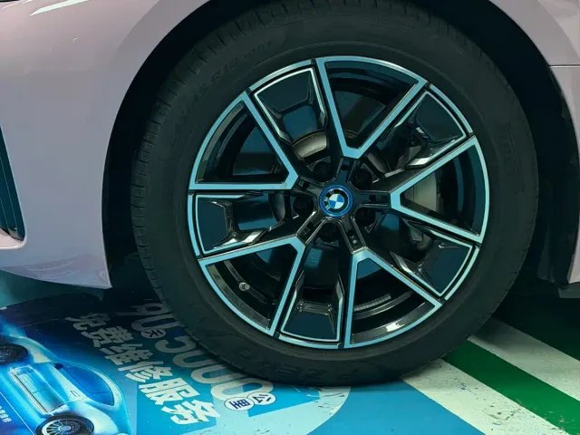BMW i4 — Фото автомобиля 6