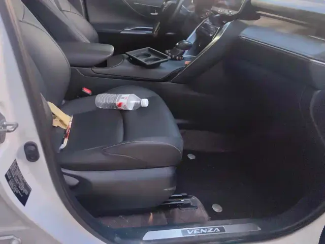 Toyota Venza 2023 2.5L Smart Hybrid FWD Luxury — Фото автомобиля 8