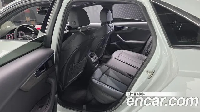 Audi A4 45 TFSI quattro Premium — Фото автомобиля 23