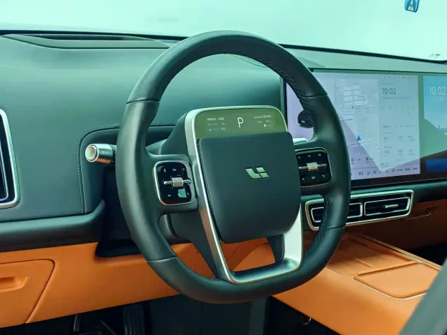 Li Auto Li L8 2024 Pro — Фото автомобиля 11
